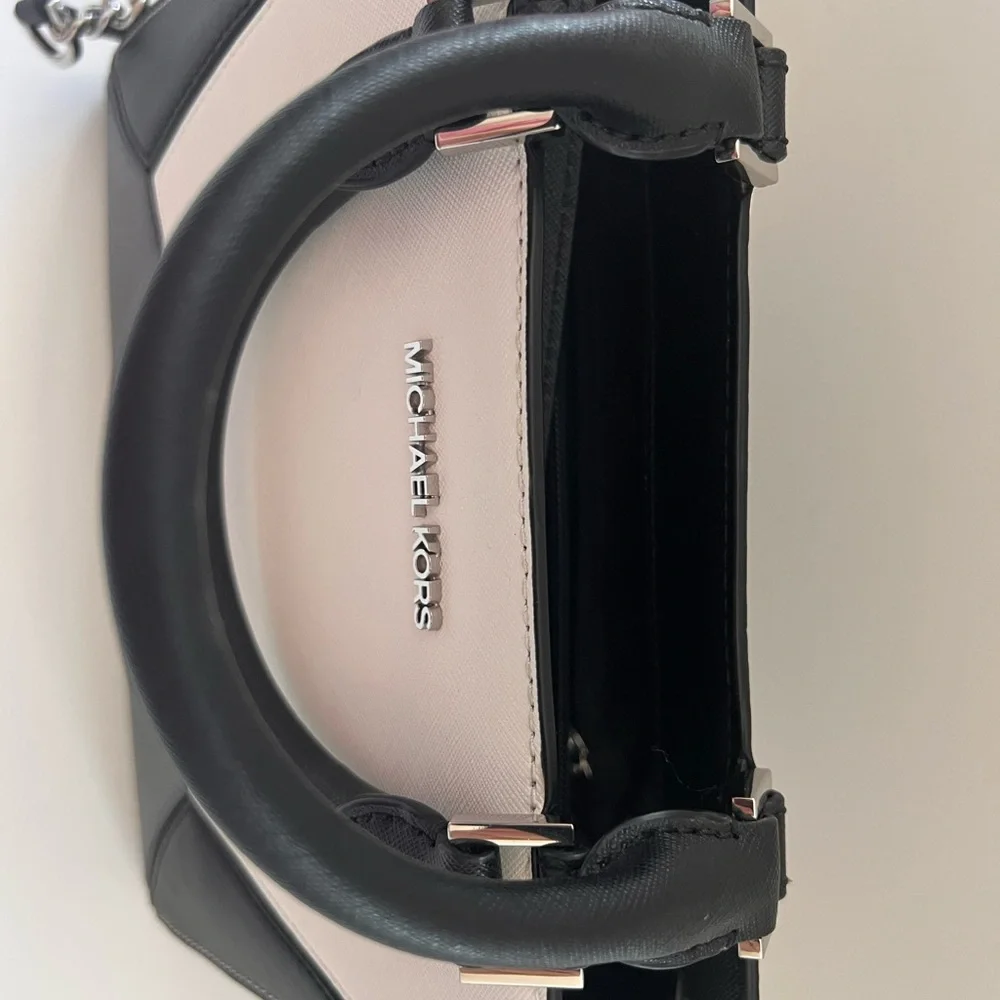 Michael Kors Black and White Women's Bag - like new - Picture 4 of 5